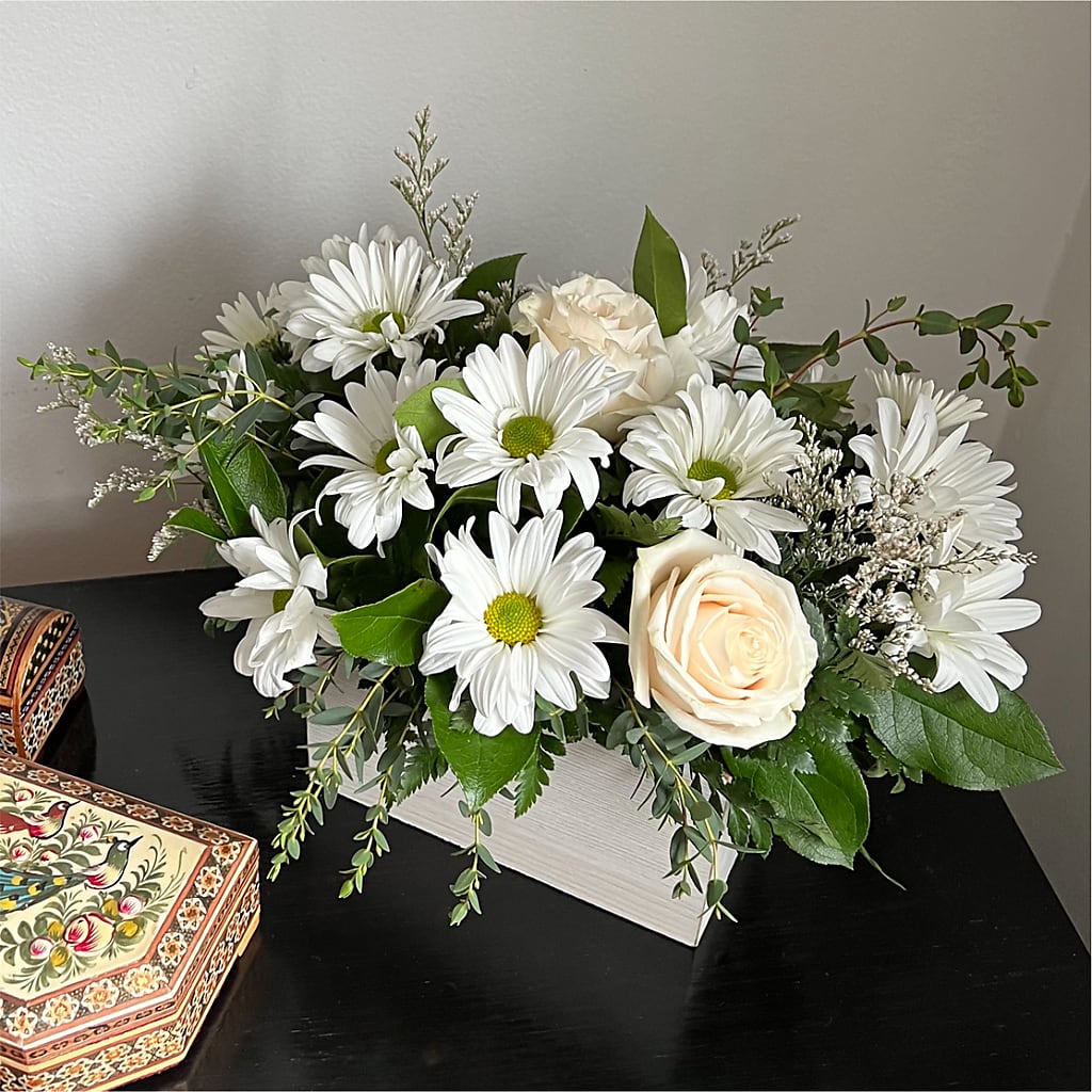 Fresh Linen Box Bouquet – BEBE'S FLOWER SHOP, Los Angeles CA