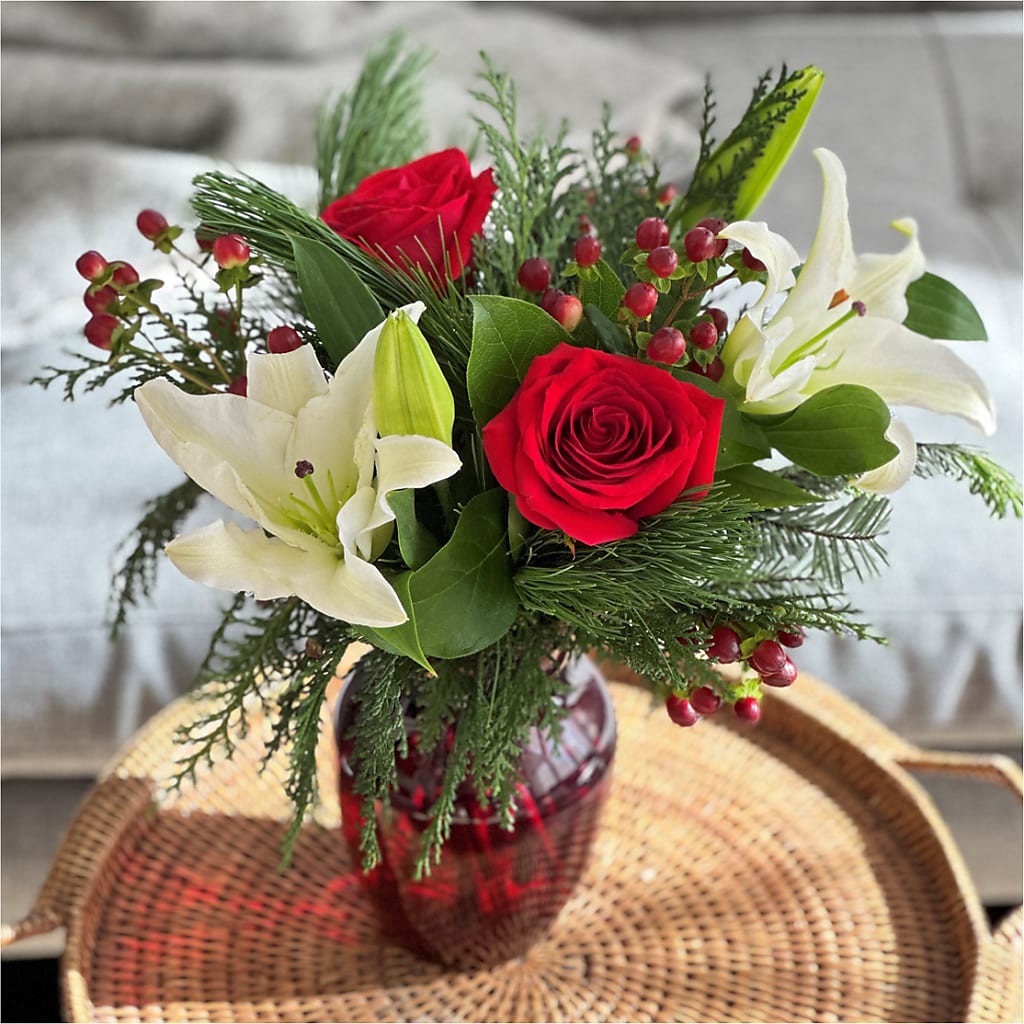 Evergreen Delight Bouquet – BEBE'S FLOWER SHOP, Los Angeles CA